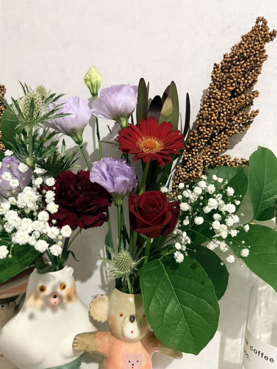 annakaeeeee's tweet photo. 久々に生花飾ってる、とても安らぎだ https://t.co/7rPegbacFI