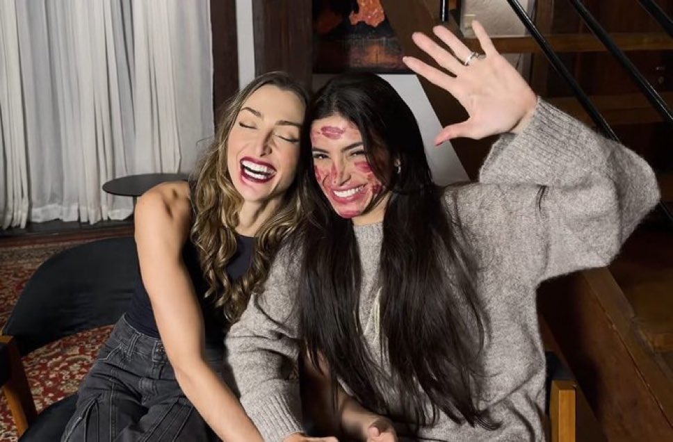 wiffstarling's tweet photo. AMORES DA MINHA VIDA GENTE O TAMANHO DO SORRISO MDS https://t.co/o0NNFz0xOB