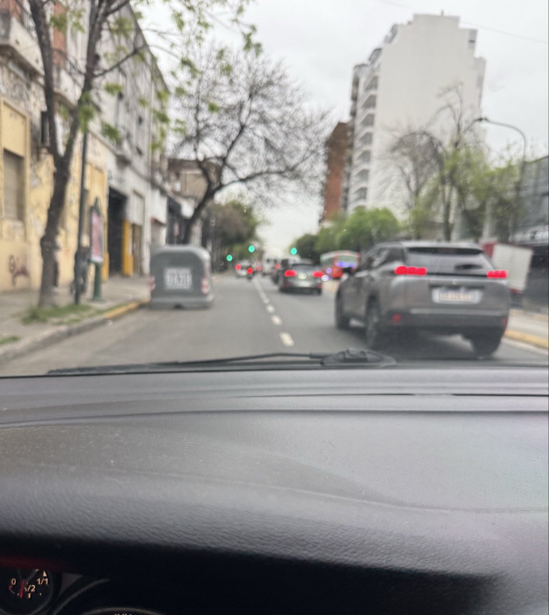 marto_sn's tweet photo. @VecinosCon5633 Mirá lo que es juan de garay. Metrobus en el medio y ponen un tacho en uno de los carrilles libres. @jorgemacri fijate https://t.co/gCmWNHMJWI