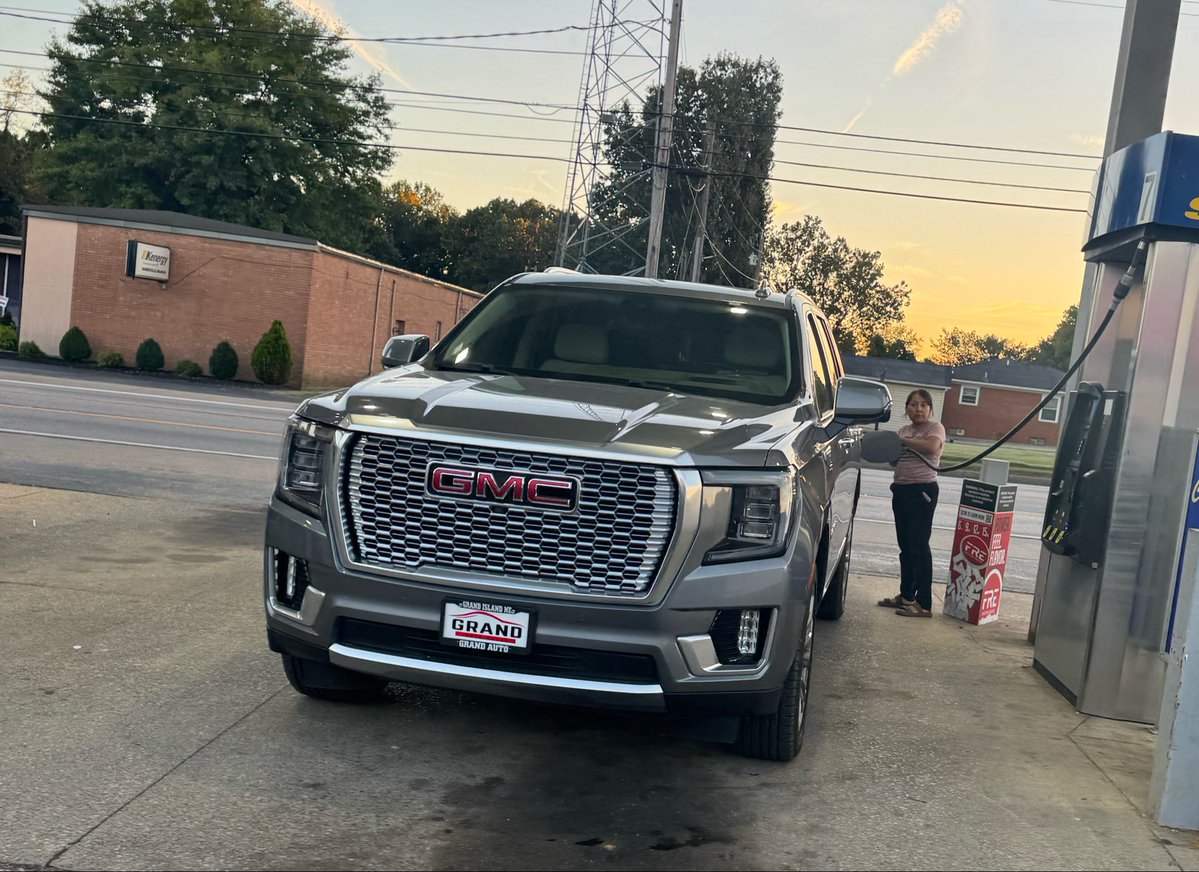 Half_A_Pond's tweet photo. I’m sure it’s totally legit that this woman who speaks zero English is driving a 70k Yukon Denali in my rural Kentucky county, 

She walked in to the gas station, showed the Indian her phone, and walked out without needing to pay. 

She probably just works harder than me. https://t.co/uuWrXA5Tuq
