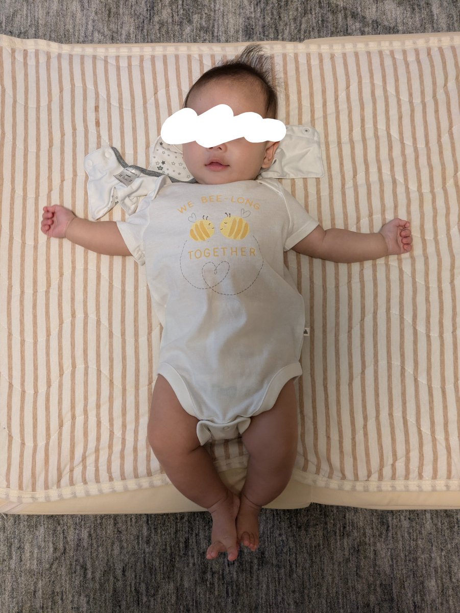 deromiYah's tweet photo. 今期着倒すつもりで買ったGAPの70だけど大分ぶかぶかだねえ〜〜〜〜かわいいねえ〜〜〜〜🥰🥰🥰 https://t.co/8Vk7tEXKbs