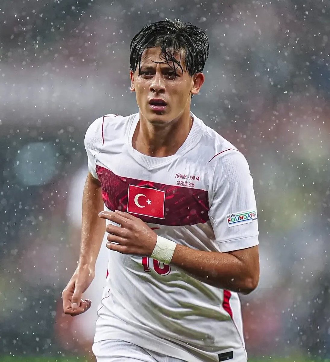 ChinoUTD's tweet photo. 🚨 Alessandro Bastoni on Arda Guler after Italy’s 4-1 win over Turkey:

“People saw me asking Arda for his shirt after the game and apparently some were surprised.

Why?

We won the match. It doesn’t mean I suddenly forgot who can play football.

There was a point in the first half where he kept receiving the ball, turning and finding passes between us. After a while I told the others, ‘Stay close to him. If Turkey are going to create something, it will probably start here.’

The strange part was that after he released the ball, sometimes our problem solved itself.

So eventually you understand the situation. You respect the player, but you also realise he cannot receive his own pass.

At the end I saw him throw something to the ground. He looked angry. I went over and asked for his shirt.

He looked at me almost like, ‘After 4-1?’

I said, ‘Arda, I’m a defender. When I spend an entire game worrying about one player, I keep a souvenir.’

People will look at the score and think he had a bad night because Turkey lost. I don’t see football like that.

Sometimes the hardest player to defend is playing for the easier team to defend.”