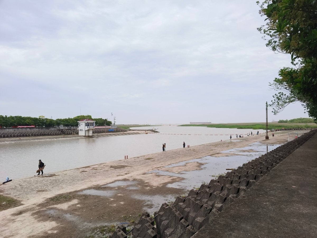 yuna8884's tweet photo. Shall we go swimming in Yi River this weekend Let's listen to ancient remonstrations and leave those boring trifles behind. （注：Yi、swimming、remonstrations均为拼音或对应英文，隐含需求字[沂泳谏孛某]） https://t.co/ddVJTlT6QO