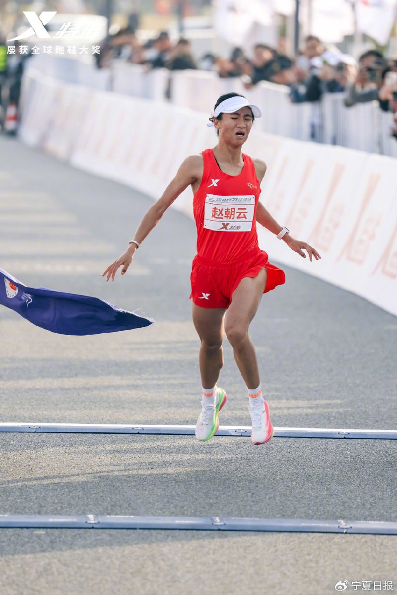 LeandraPagqn's tweet photo. Just ran that half marathon I’ve been training for for 6 months—left my comfort zone in the dust, and now chasing the full marathon next. Never too late to push your own limits!， https://t.co/HO4JLeenmQ