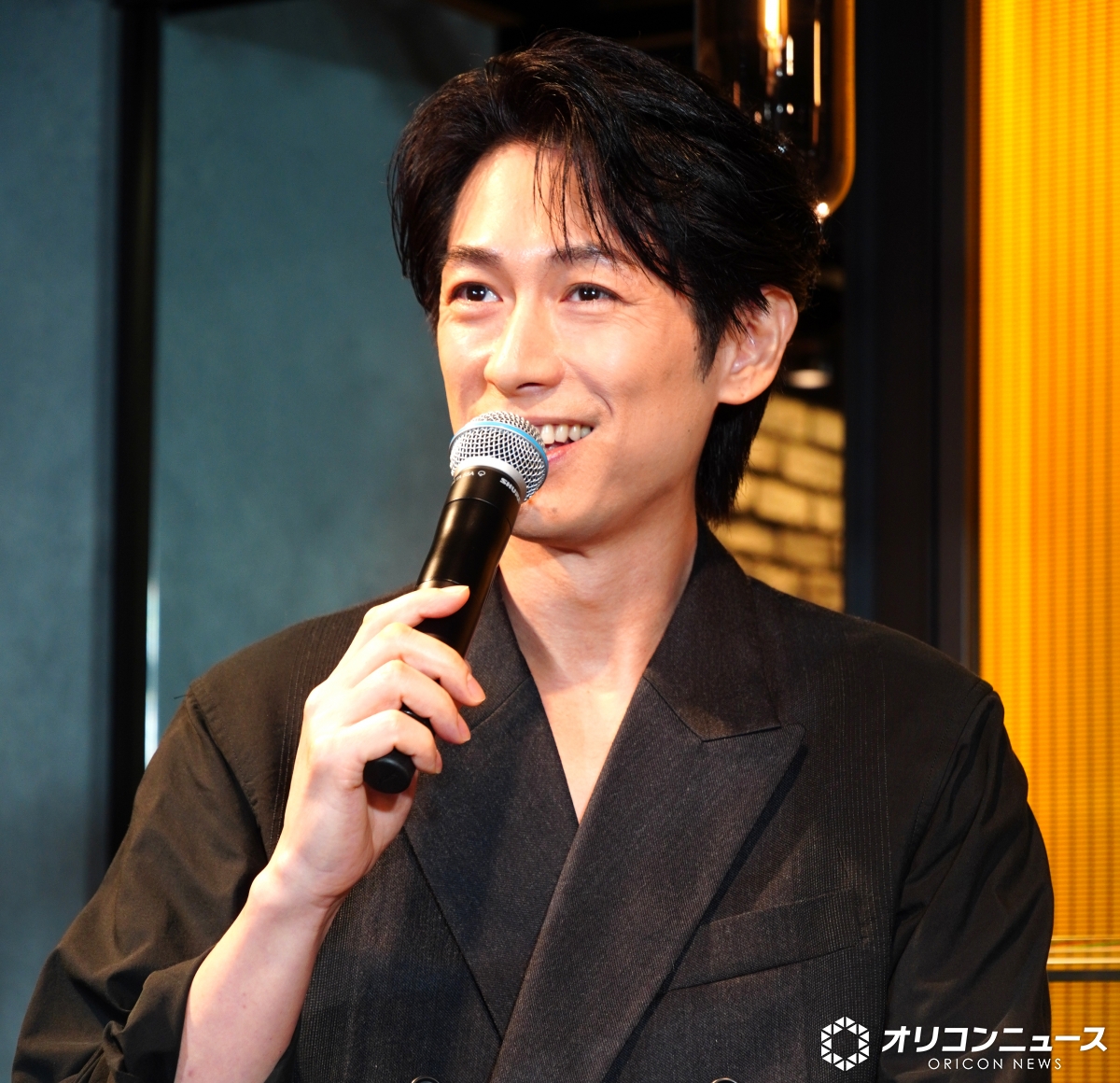 oricon's tweet photo. ディーン・フジオカ、“地元の先輩”円谷英二さん朝ドラ化を熱望「演じさせていただけたら光栄」
https://t.co/edxgHz8ptQ
⠀
家でオフになる瞬間は"お風呂"
「ただの“たつおくん”になる」
https://t.co/YaWiS5LiRE https://t.co/43rfTUImIf