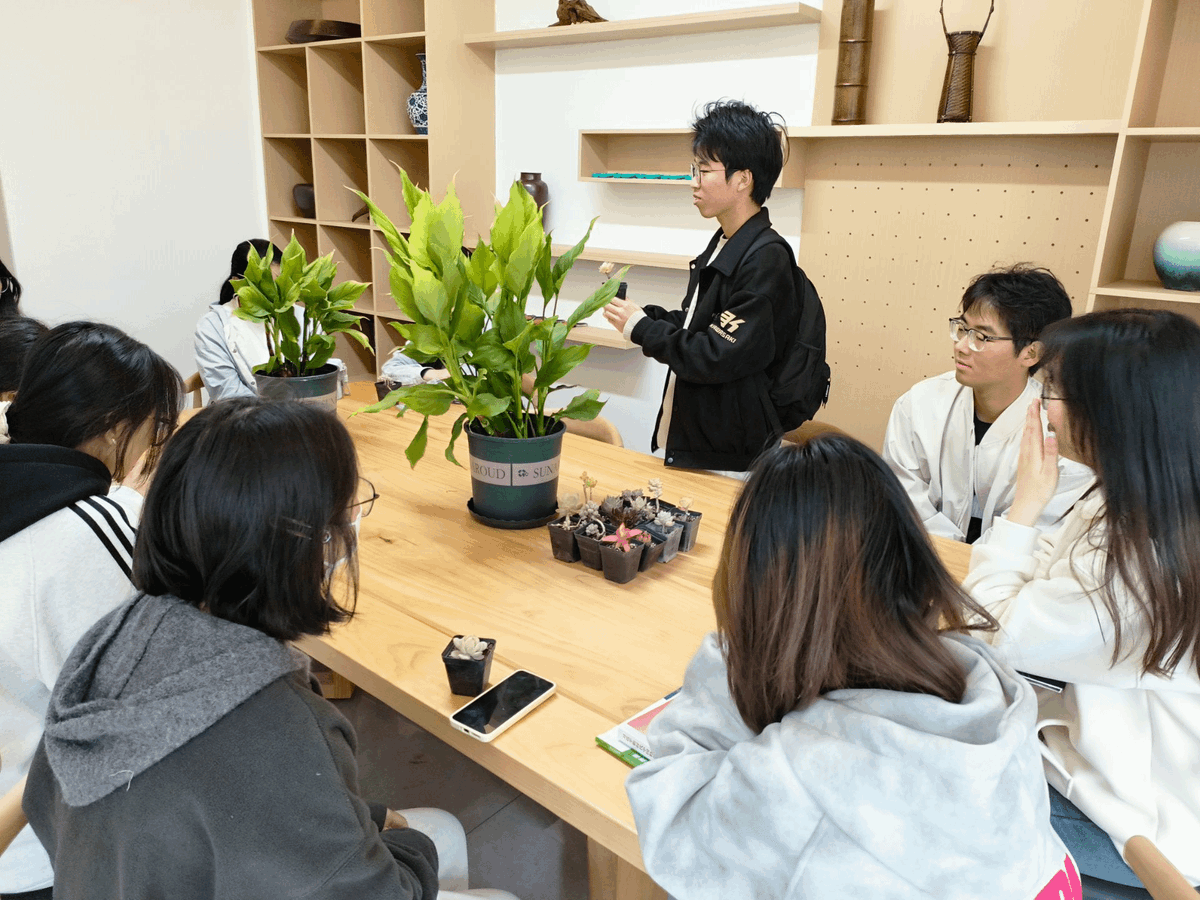 JeromePankolb's tweet photo. [周末社团手工市集来啦！编织、手作香薰、手绘卡统统有，现场还能免费DIY小徽章，赶快来pick你的专属小美好～]， https://t.co/Mu1X6gCImU