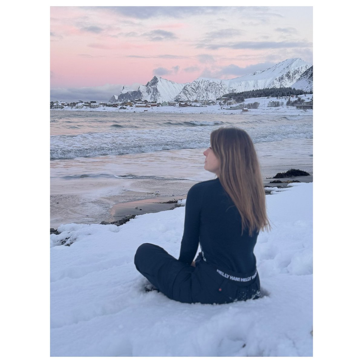 TDN_CASH's tweet photo. 𝓝𝓲𝓮𝓿𝓮 𝔂 𝓟𝓵𝓪𝔂𝓪 ❄️🌊🇳🇴

#FirstDayOfTheYear #Joy #Beach #Snow #LovelyPlaces #CantAskForMore #Thankfull #Ramberg #Lofoten #Norway #Europe #WinterMood #Hapiness #LetItSnow #AroundTheWorld #Fortunate #LoveMyLife #Wanderlust #Traveller https://t.co/GUdoKqeC0Q