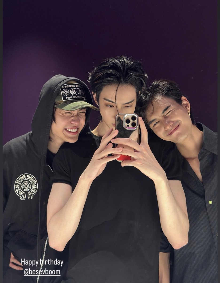 miicmate's tweet photo. last year                          this year

the best trio 💜

BESEVBOOM 28TH TO INFINITY
#28thShiningBesevboom
#besevboom https://t.co/iwiPchk0vJ