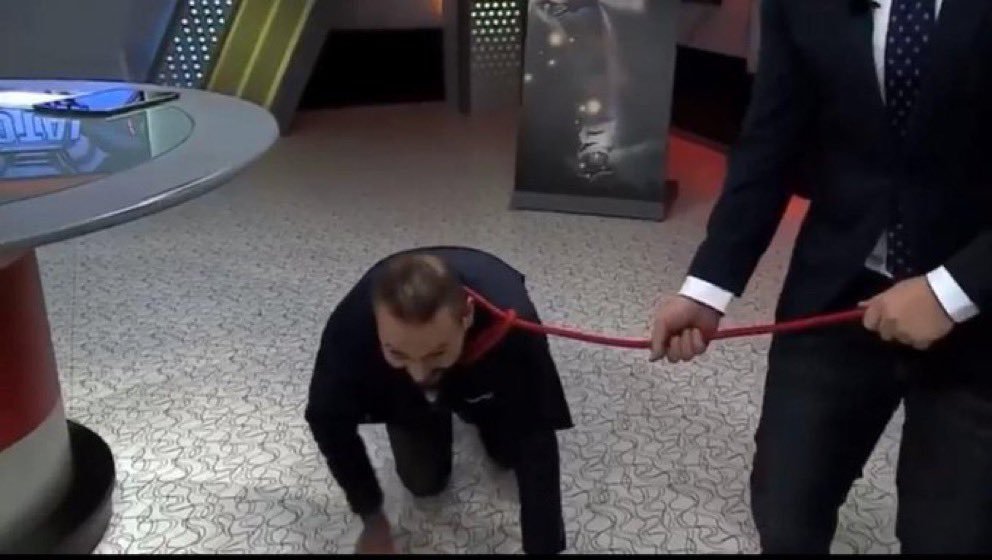 Azulcrem05's tweet photo. @EnriqueVonBeas Sus referentes ???? 🤣😂🤣😂🤣😂🤣😂😂 miren a sus referentes chivadtardos de los medios 🤣🤣🤣🤣 mr cabeza de falo https://t.co/8Jscu6WhFJ