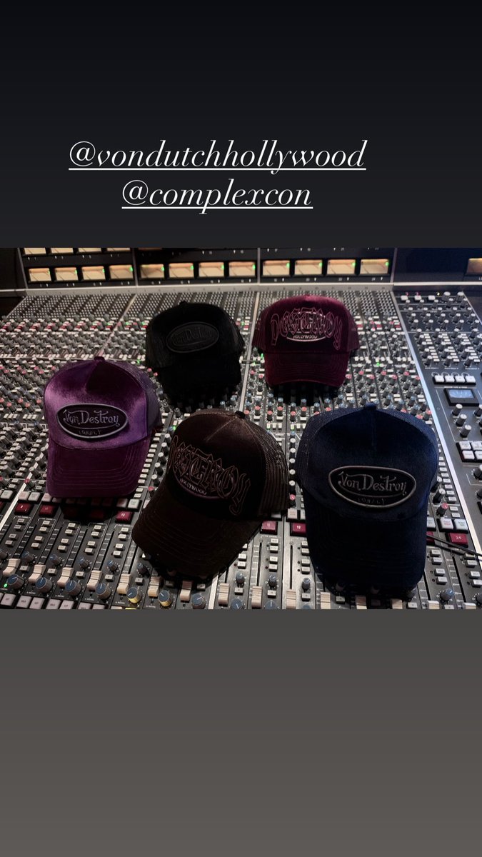 lovelstforever's tweet photo. 🚨🐈‍⬛Lonely previewed a hat collab with Von Dutch Hollywood, exclusively available at ComplexCon.🐈‍⬛🚨 https://t.co/p7UGFh75MF