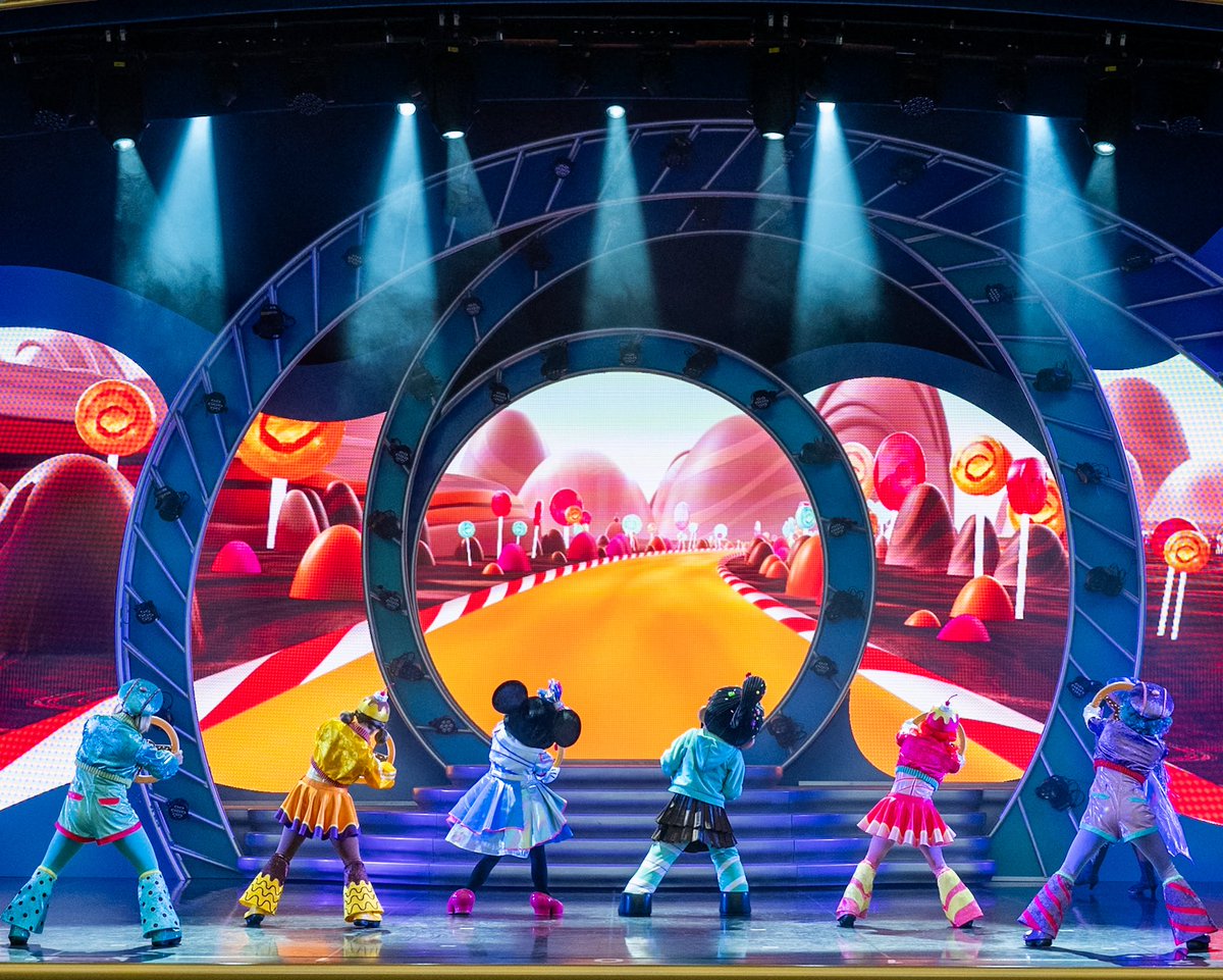 MezzoMikiD's tweet photo. 東京ディズニーランド
「ショーベース」の新ショー
「The D-Groovationz4 Live: Happy! Funky! Groovy! Tour」
ステージショーにヴァネロペが初登場☆ https://t.co/YHWk2qpAl2