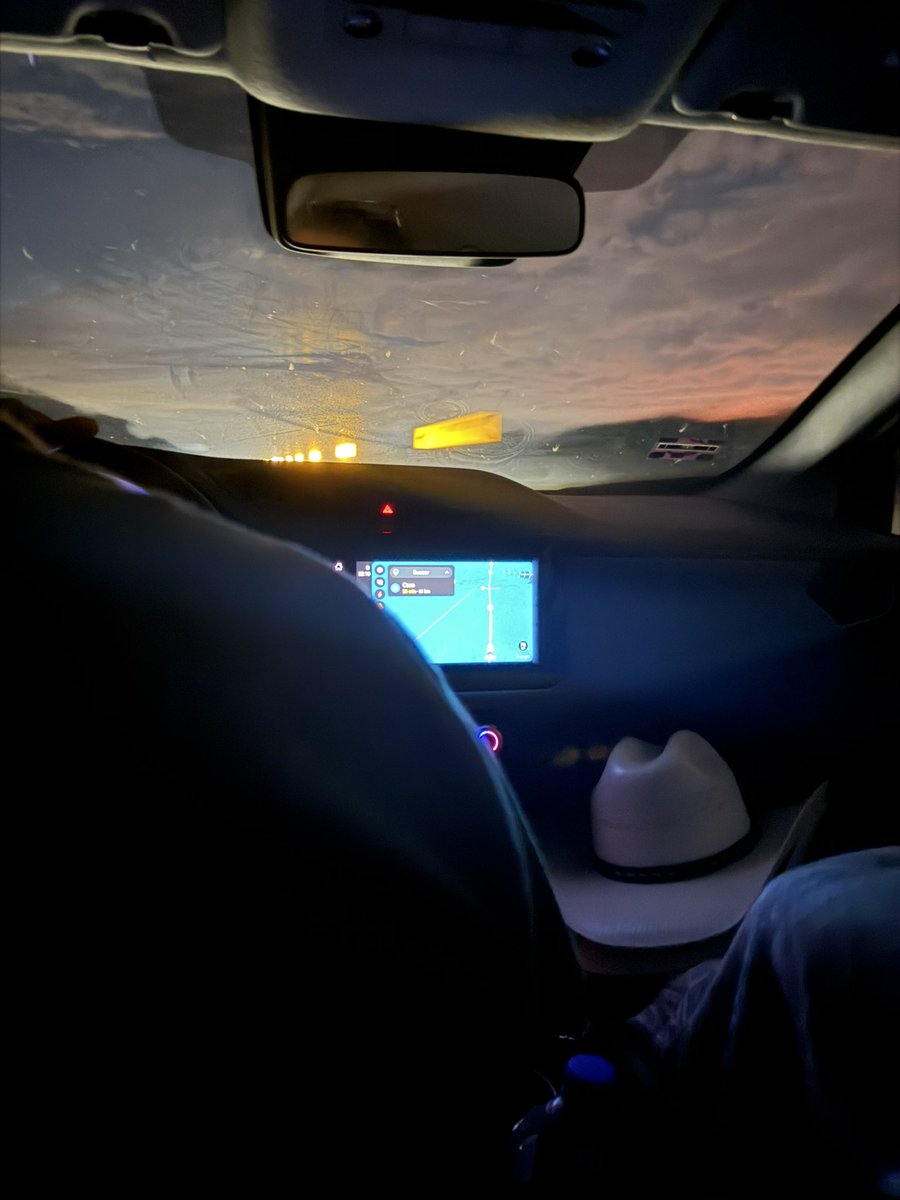 ErickTadeoAlej1's tweet photo. manejando de noche, familia, nadie en el celular, contando historias de terror, estas son las cosas que valen oro de verdad. https://t.co/CvdALg9BZR