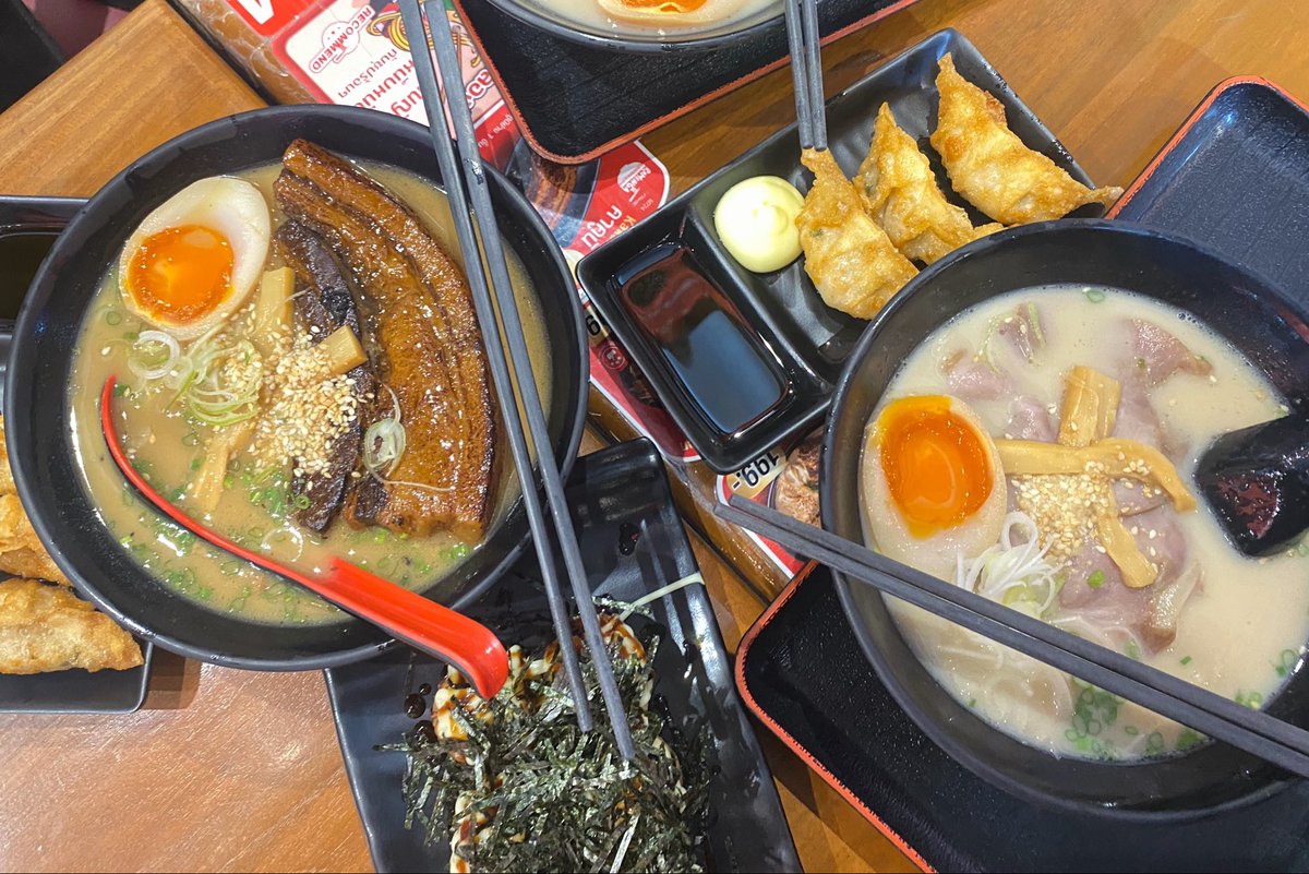 NewDream24's tweet photo. 🤩มีใครอยากกินราเมนไหม Ramenga ร้อนๆมาเสิร์ฟแล้วน้าา ดีลแรงเฉพาะ LINE MAN! 🚨

🥟 เกี๊ยวซ่าจัมโบ้ ลด 45% เหลือ 120.- 
🍜 เซตคู่ราเมงสุดฮิต เหลือ 189.- (จาก 214.-)
https://t.co/J14iDRtG8H

#LINEMAN #RAMENGA #โปรโมชั่น #ราเมง #อร่อยบอกต่อ #โปรดีแนะนำ #โปรดีบอกต่อ #อร่อยไปแดก #ราเมน https://t.co/8QfC6uEjq6