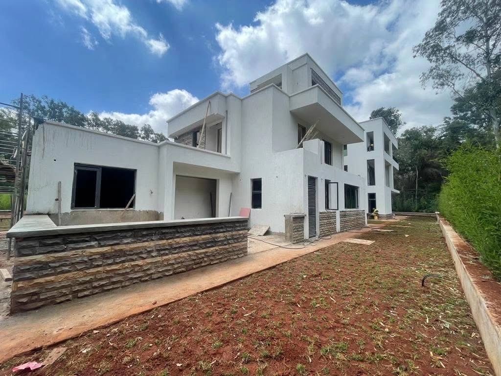 Debco_Construct's tweet photo. π Karen, Nairobi County Progress on course with finishing touches for our 7-bedroom luxury ποΈ mansion. π #DebcoConstructionLimited #BrillianceBuilding #Karen #NairobiCounty #LuxuryLiving #MansionFinishes #ProgressOnCourse #ArchitecturalExcellence #KenyaRealEstate #Kenya https://t.co/ysIKSVA4rT