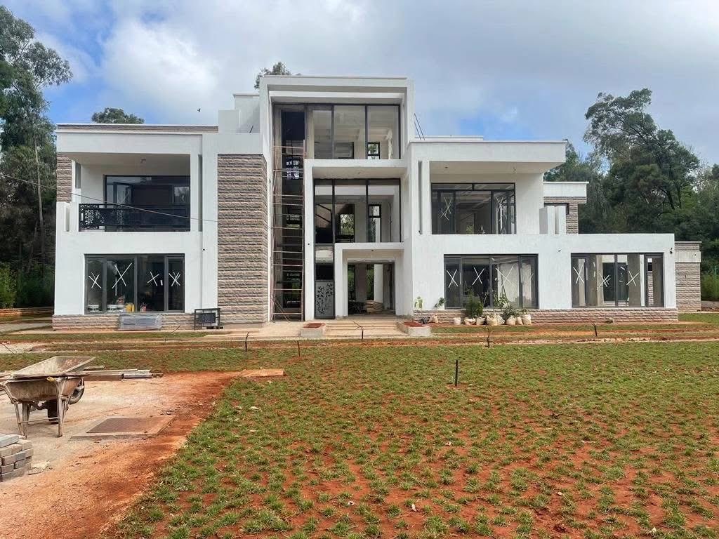 Debco_Construct's tweet photo. π Karen, Nairobi County Progress on course with finishing touches for our 7-bedroom luxury ποΈ mansion. π #DebcoConstructionLimited #BrillianceBuilding #Karen #NairobiCounty #LuxuryLiving #MansionFinishes #ProgressOnCourse #ArchitecturalExcellence #KenyaRealEstate #Kenya https://t.co/ysIKSVA4rT