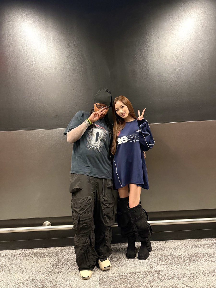 TRAKGIRL's tweet photo. my first kpop experience. thank you queen GISELLE + @aespa_official 💕🫶🏾 https://t.co/OwawHKLjrN