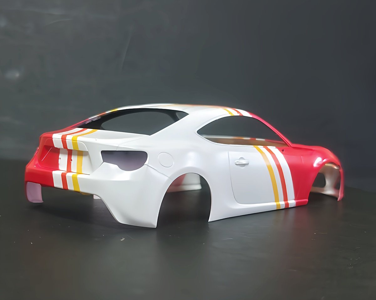 watapapa45's tweet photo. TOYOT86 TRD  Racing colors（Painting edition）

タミヤ 1/24 トヨタ86をTRDカラーにしました。
この後はTRDロゴのデカールを貼ってクリア塗装の予定ですます・・・因みに、塗装のはみ出した箇所は後程修正します😅 https://t.co/oA0ZvGrwln