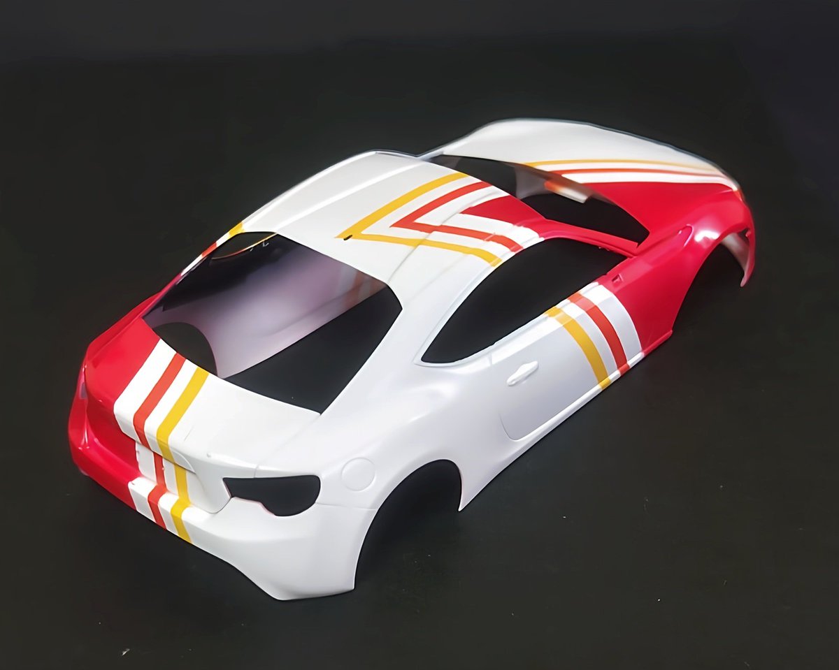 watapapa45's tweet photo. TOYOT86 TRD  Racing colors（Painting edition）

タミヤ 1/24 トヨタ86をTRDカラーにしました。
この後はTRDロゴのデカールを貼ってクリア塗装の予定ですます・・・因みに、塗装のはみ出した箇所は後程修正します😅 https://t.co/oA0ZvGrwln