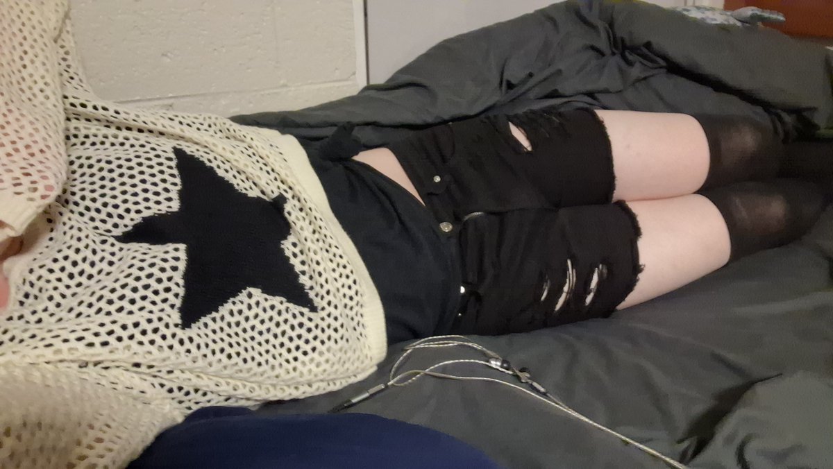 matty_femme's tweet photo. when in mental disrepair, dress cute to show them what they are missing out on https://t.co/KEciY4xGEG