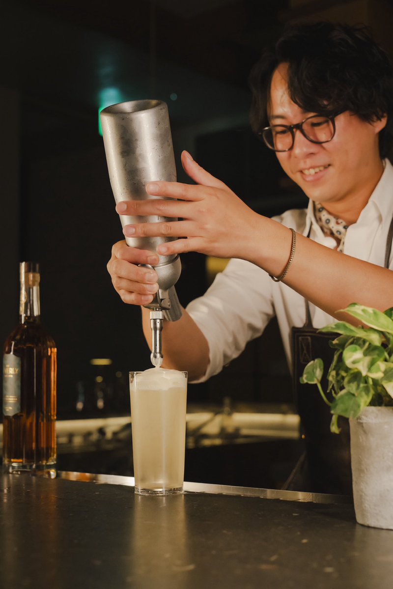 BibleClub_Fuji's tweet photo. 素敵な写真は@s_kobari さんが撮ってくれました。
先日のOne Hotel Tokyoさんでのゲストシフト。
Bar Nayutaの @Hiro1e72 さんと久々にふたりで。
弾丸東京だったけど楽しかった！！ https://t.co/BEGNp5TQ9y