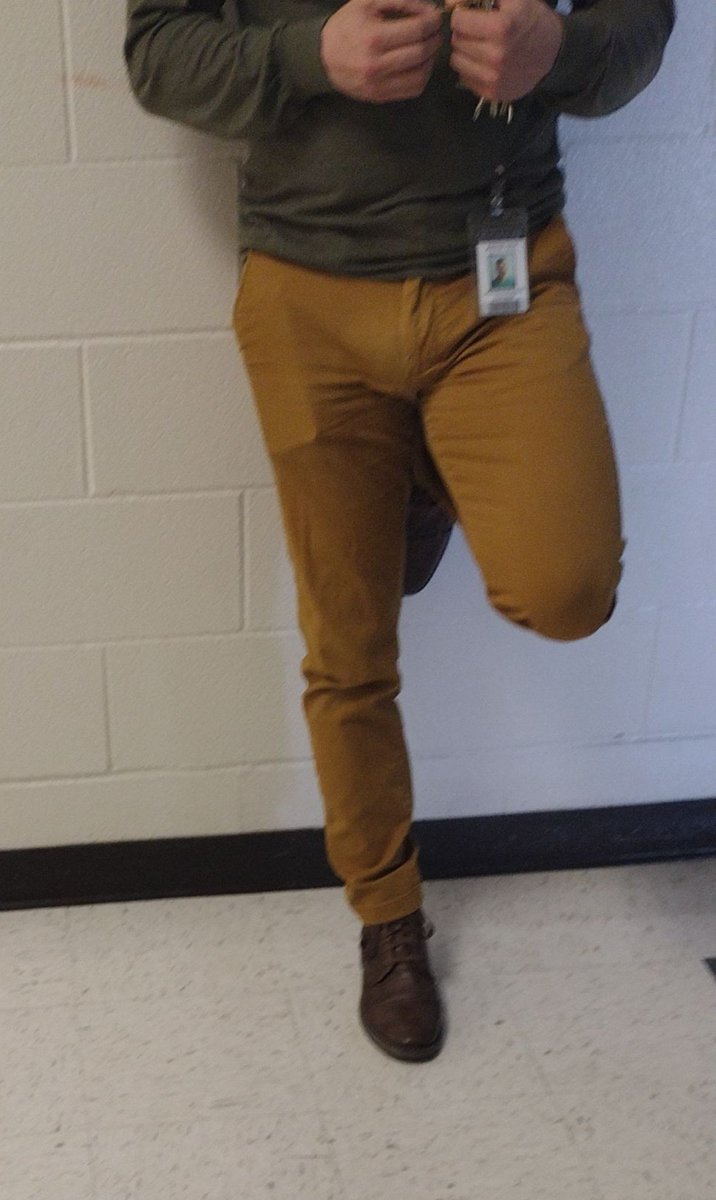 goonersupermann's tweet photo. back when my teacher got a boner during covid #theatre #teacher #bulge #satx #southside #highschool #gooner #khaki #boner https://t.co/9CAqfO89Cf