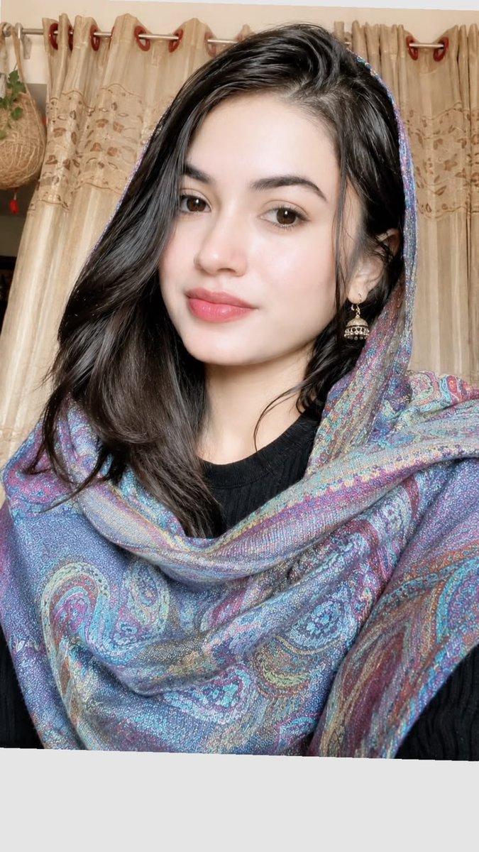 zainab_786_0's tweet photo. ये जो लोग इस दुनियाँ फरिश्ते बने घूम रहे हैं ना
क़रीब से देखोगे तो इंसान कहलाने के भी लायक नहीं है

            #चाँदनी🌙👸♥️🥀✍️ https://t.co/ykjGU397ak