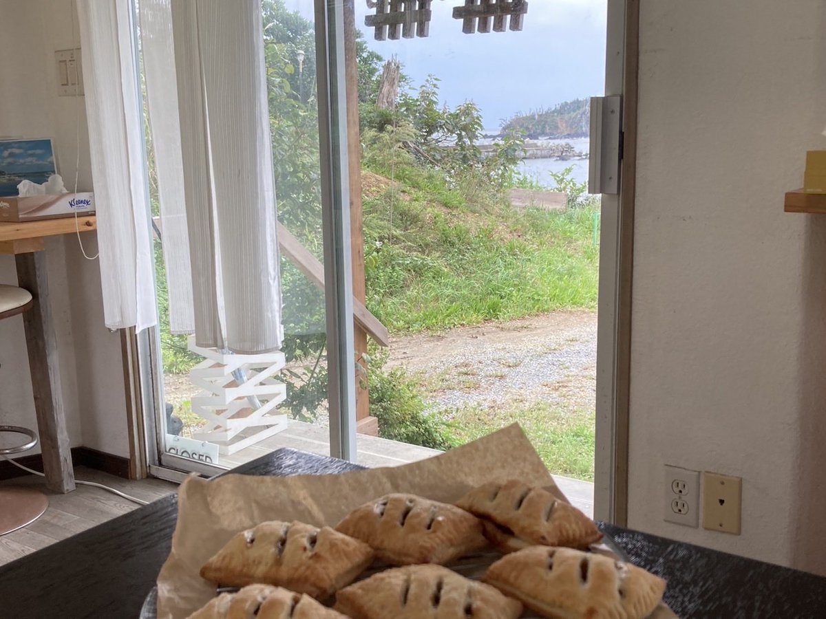 cafe_canape's tweet photo. 本日はアップルパイとガトーインビジブル（りんご）などをご用意しております。ぜひお越しください。 https://t.co/Su1KwXRq51