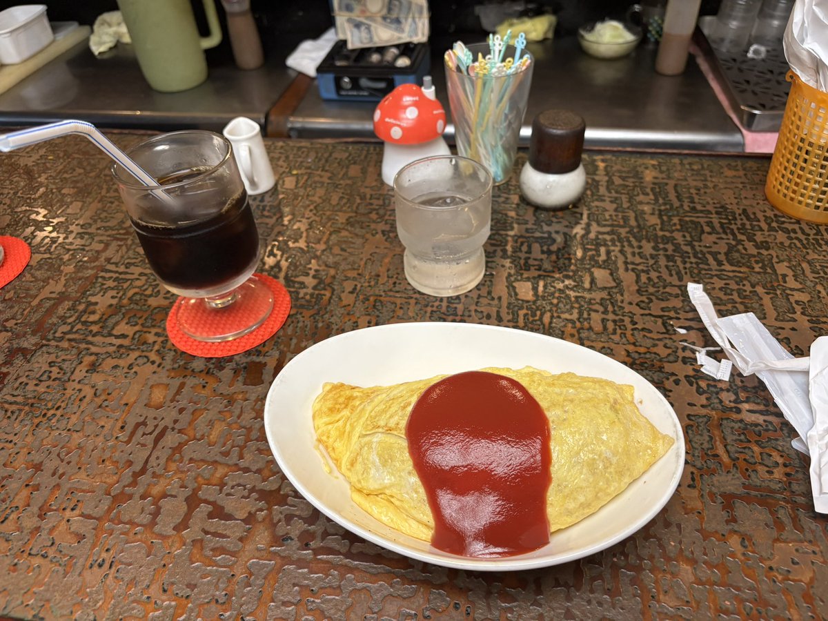 butter765roll's tweet photo. めっちゃ雰囲気がいい喫茶店！
昔ながらの感じがさいこー https://t.co/gvrZxrf4mQ