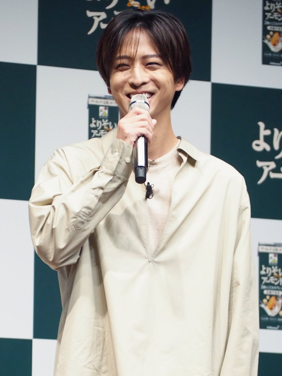 TVGweb's tweet photo. 「キッコーマン よりそいアーモンド」
戦略説明＆TVCM発表会REPORT
----
timelesz・寺西拓人
CMキャラクターに就任🩵

CMの演出を再現✨
「寄り添う気持ちがあれば、できます」

“寄り添うこと”については
 「ただ寄り添ってあげる」
優しい人柄が伝わる回答を💭

https://t.co/kW6ieGF3rv

#寺西拓人 https://t.co/U7UaOqW1RR