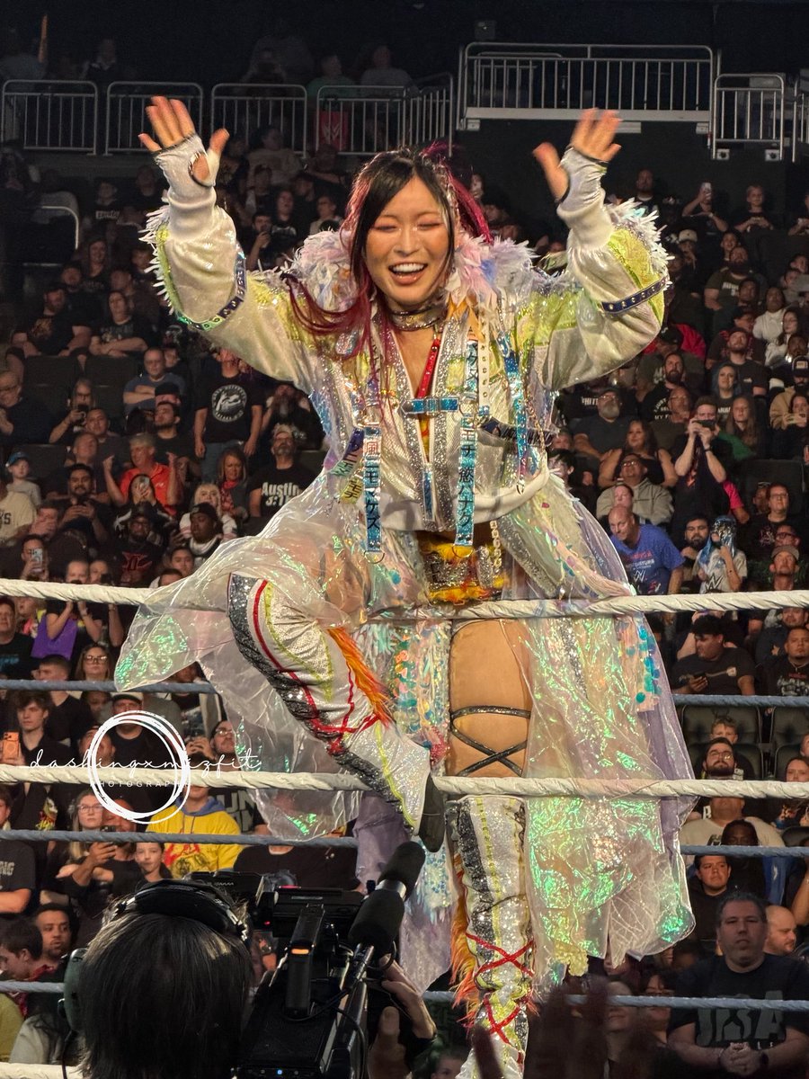 _dashingxmizfit's tweet photo. .@Iyo_SkyWWE is so photogenic 😌🫶🏼 #WWERAW https://t.co/OPgMq15mkV