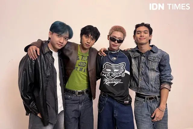 seen_updates's tweet photo. Kota asal member SEEN dan kota kelahiran.

#DNDY: Asal Jakarta, kelahiran Jakarta
#JASON: Asal Medan, kelahiran Jakarta 
#NOEL: Asal Jakarta, kelahiran Jakarta 
#ALBIAN: Asal Bandung, kelahiran Jakarta

#SEEN @seenbyseen__ https://t.co/rEURlER5gC
