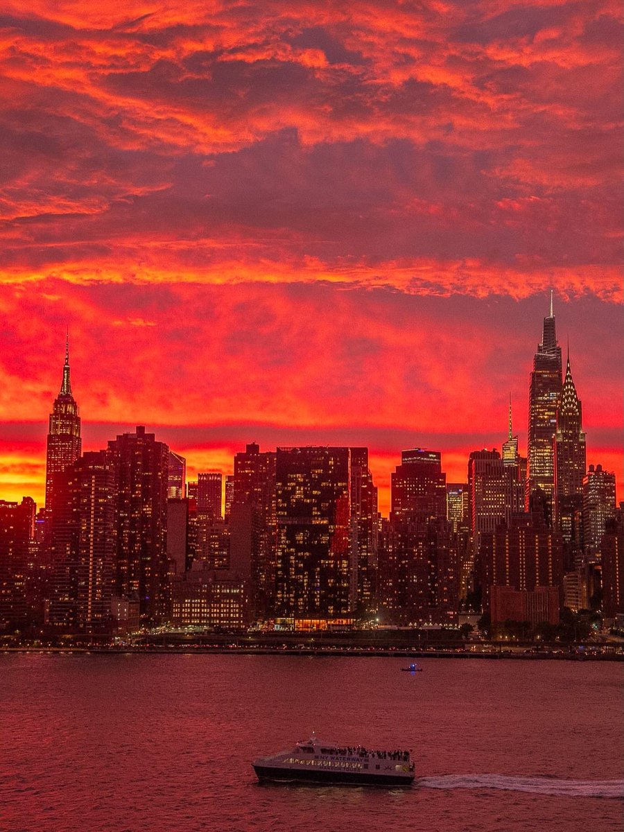 NatureRoot88's tweet photo. Sunset in New York https://t.co/Ztaon63AHx