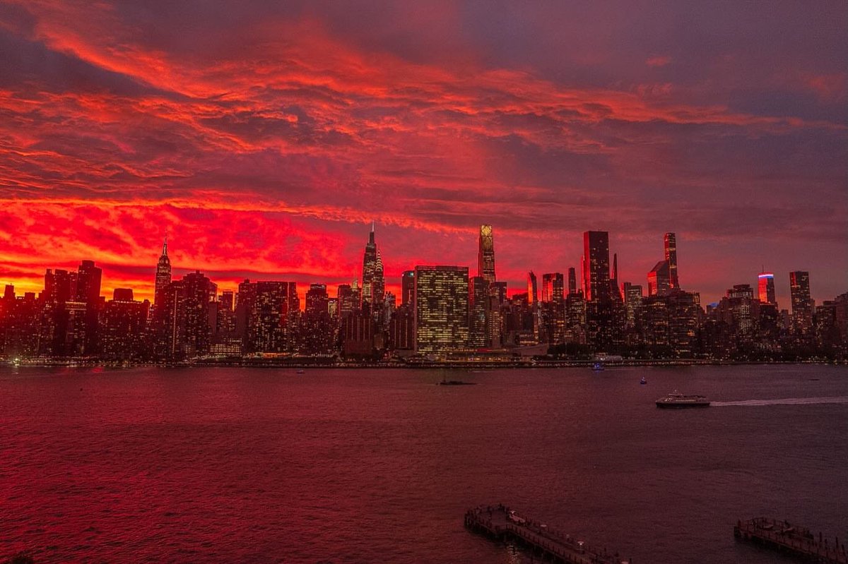 NatureRoot88's tweet photo. Sunset in New York https://t.co/Ztaon63AHx