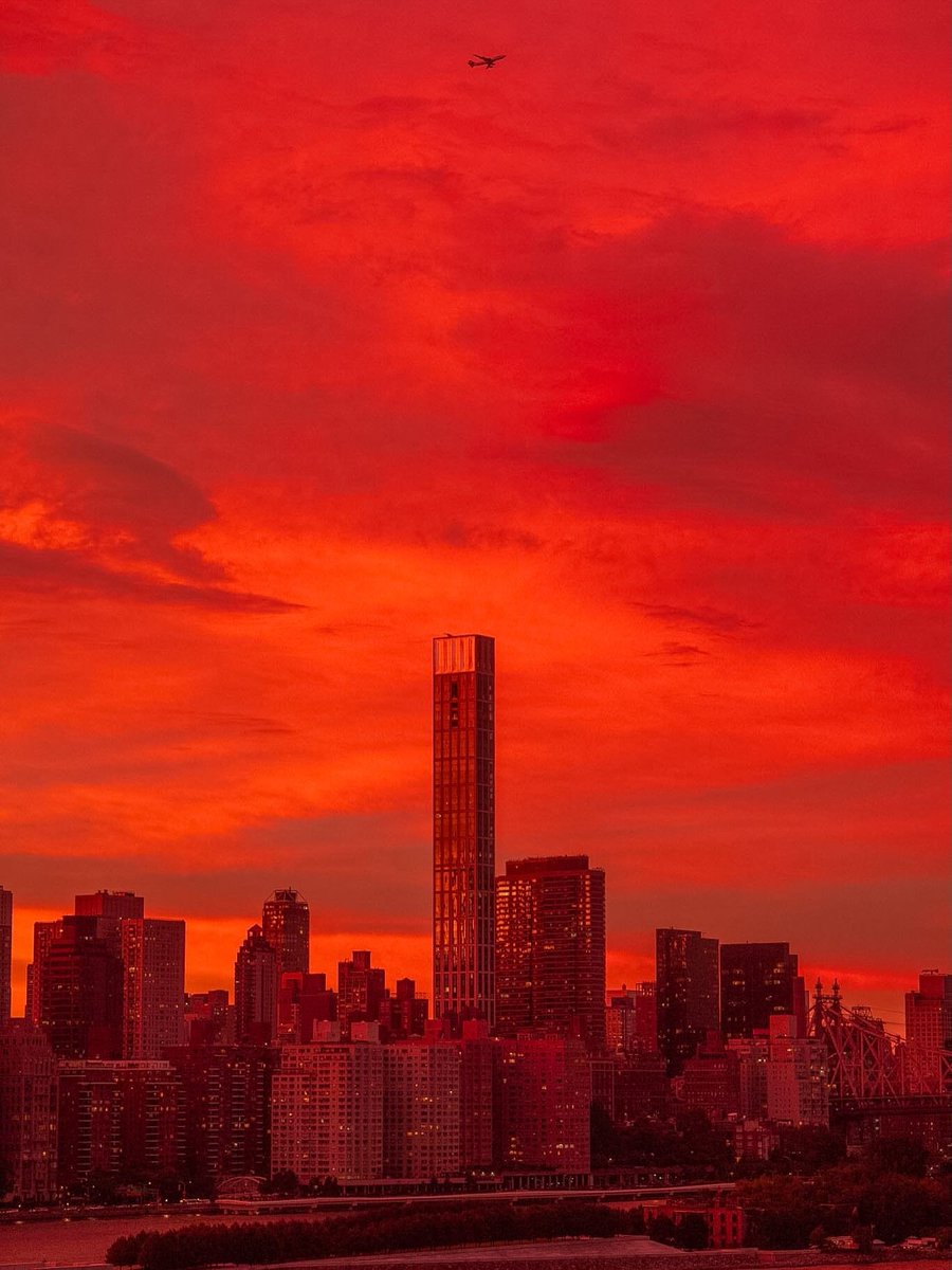 NatureRoot88's tweet photo. Sunset in New York https://t.co/Ztaon63AHx