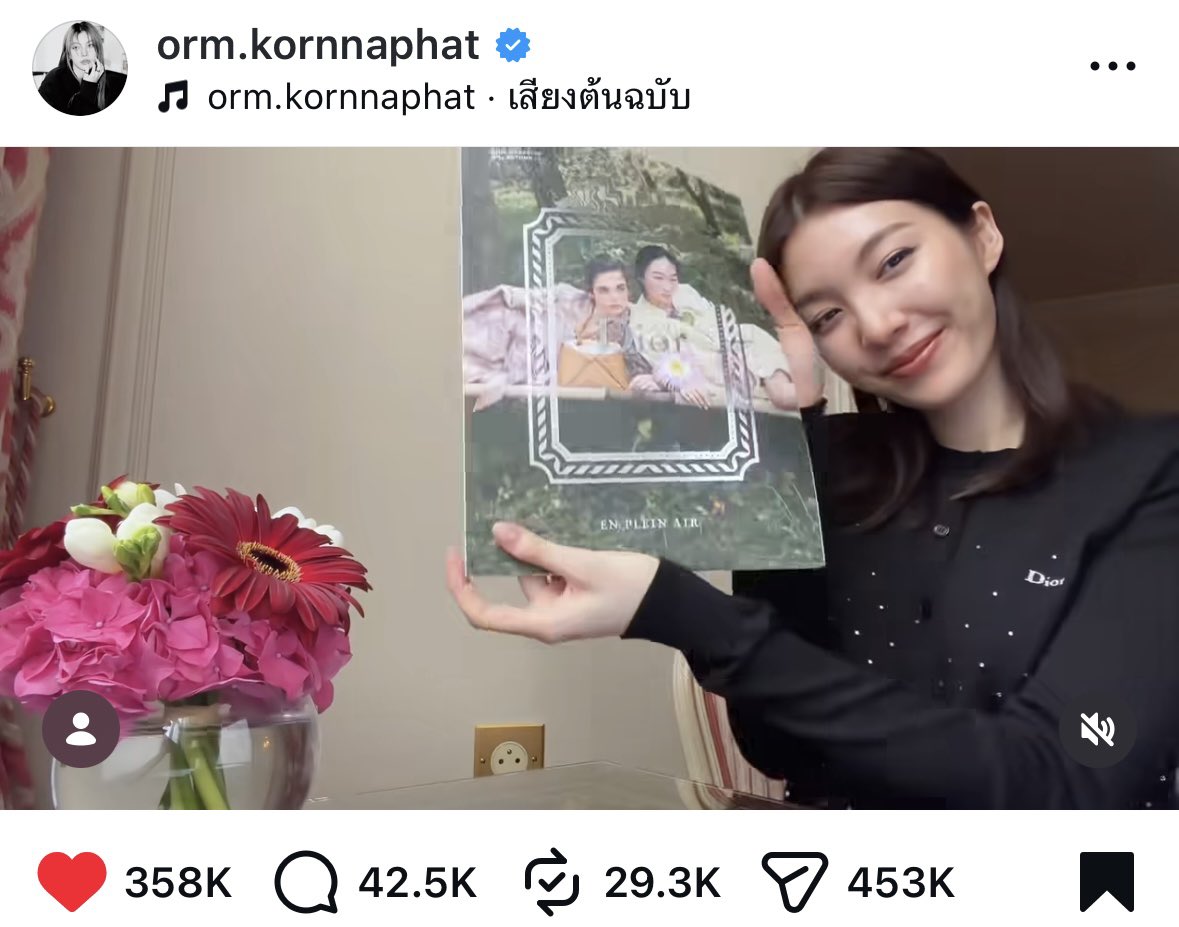 llobluu1127's tweet photo. ระหว่างรองานคืนนี้ไปกันต่อที่ 400K ไลก์ 70K เม้นกันเถอะ 

#LingOrmDiorSummer27
#OrmKornnaphat #Dior #DiorSummer27 https://t.co/HCiFgd1hAX