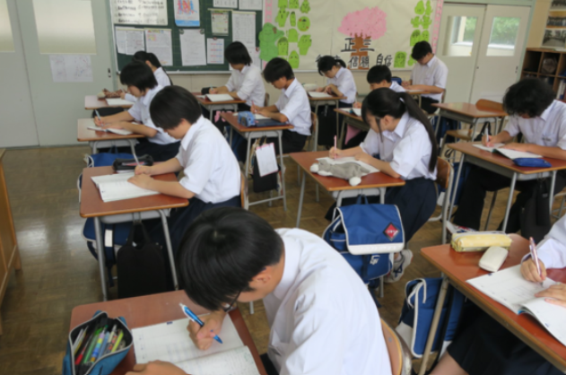 cano_fce9564's tweet photo. こちらの記事も是非読んでいただきたいです！🥲⭐️
部活動の地域移行が生んだ「もったいない時間」とどう向き合うか。
「どこの学校でも取り組める」工夫を先生自身の言葉で伝えてくださっています！

より多くの子ども達、先生方にフォーサ��トが届くように私たちも頑張ります！📚❤️‍🔥

サンプル請求はこちらから！
https://t.co/Yax4xXjd3C
今すぐ見たい！という先生は、
フォーサイト手帳まで直接お問い合わせください♪
無料の検討用資料セットをお送りしています！
TEL：03-5908-1428