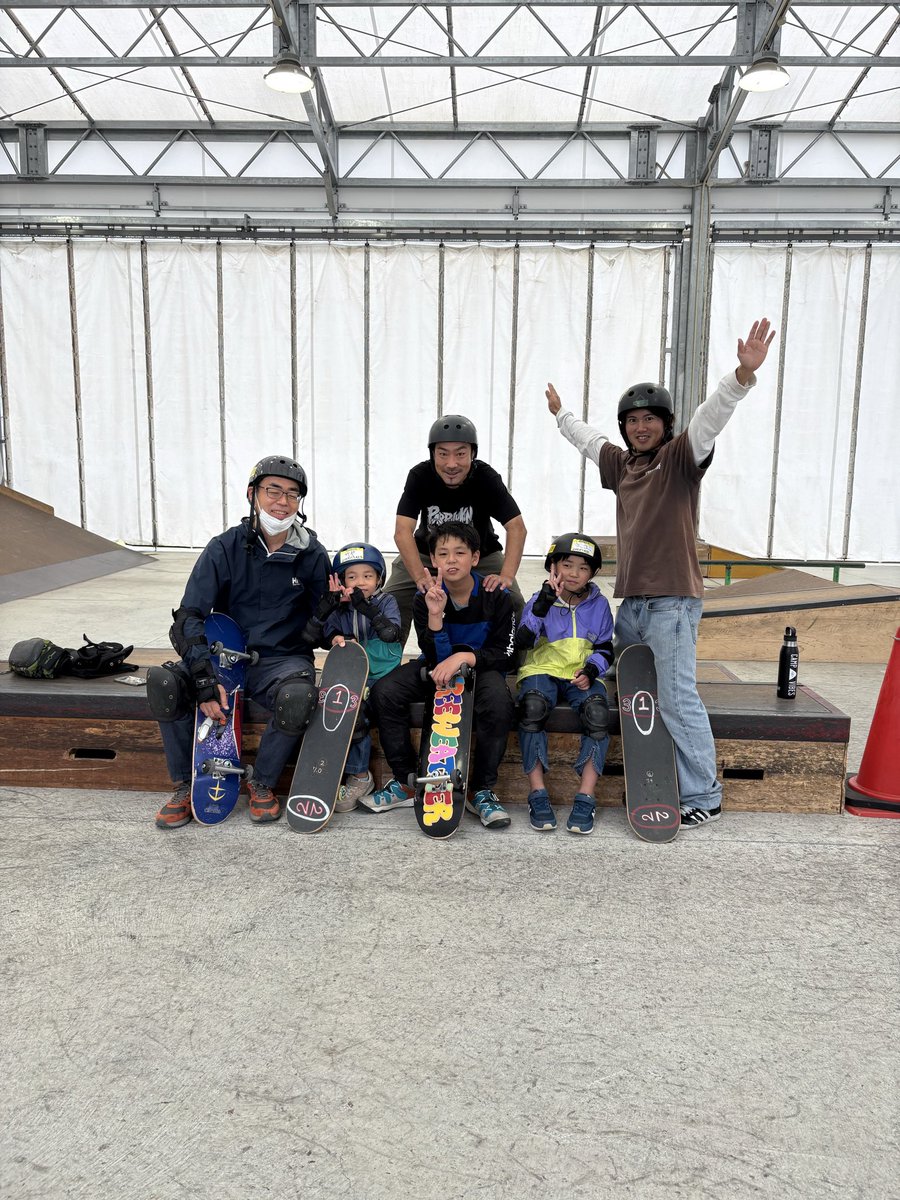 kasamasc's tweet photo. スケートボード体験会開催‼️
ムラサキパークかさまで今年２回目のスケボー体験会を開催しました🛹今回は、友部特別支援学校の生徒さんとご家族が参加😊家族みんなで楽しく体験していただきました‼️ https://t.co/l7ojIyhNP6
