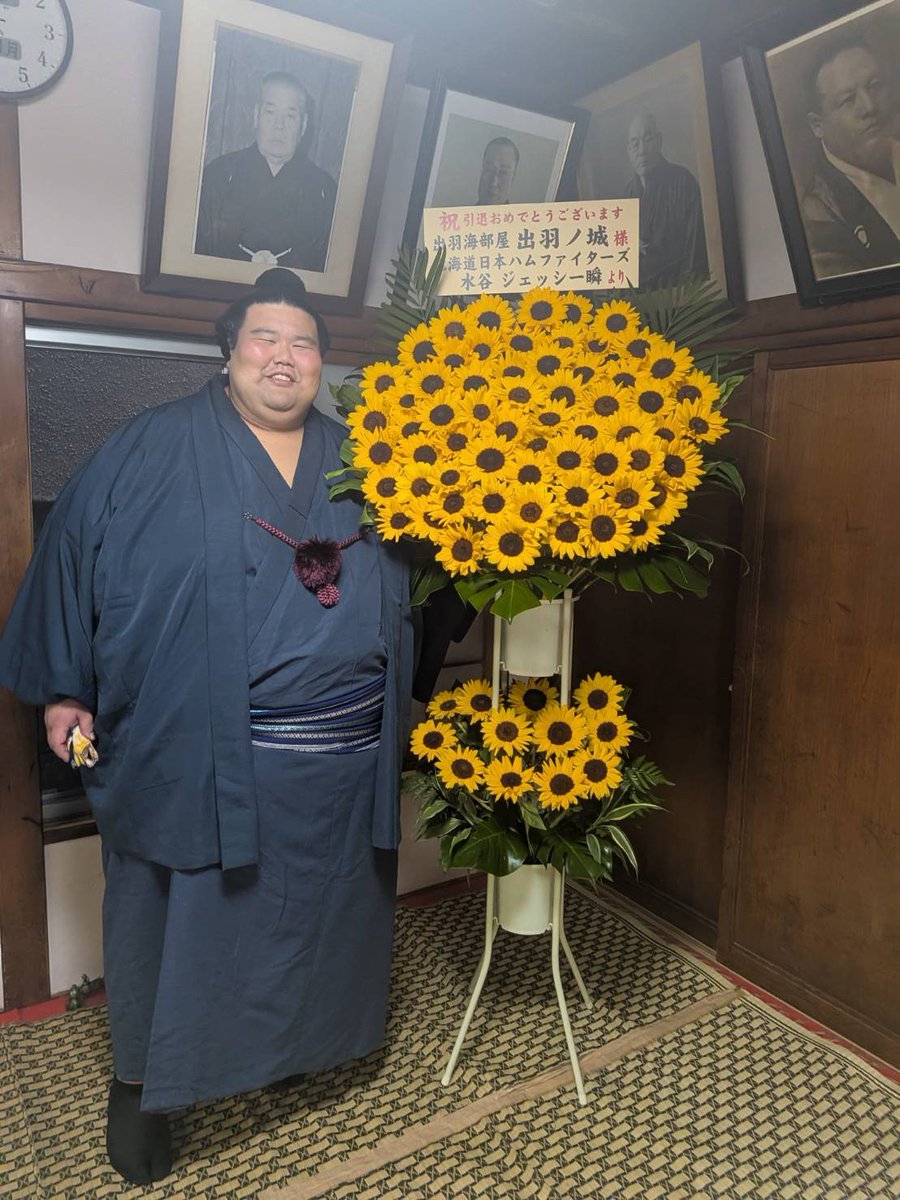 dwjyo's tweet photo. この度14年半やらせていただきました。お相撲さんを引退させていただくことになりました。こんなにも長く続けてこれたのは周りの方々に支えていただきまた応援していただいたのたくさんの方のおかげです。一人一人に伝えきれないのでSNSをお借りしまして感謝を述べさせていただきます。
#感謝 https://t.co/xvJcwKMUEw