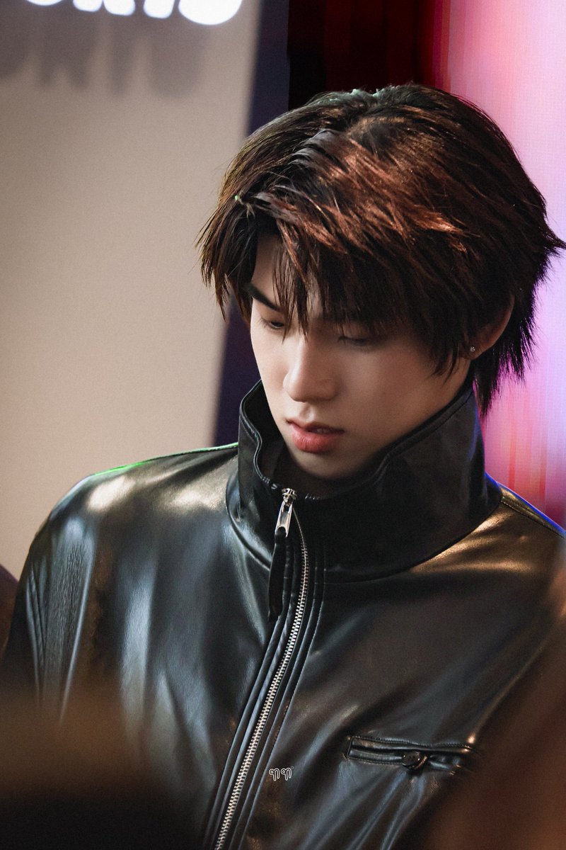 gravitysnap03's tweet photo. โพแม่ถ่าย                                               โพแฟนถ่าย

เกิดอะรัยขึ้น กุจะเดรสสสสสสส 55555555555 https://t.co/HGrqNQs4TD