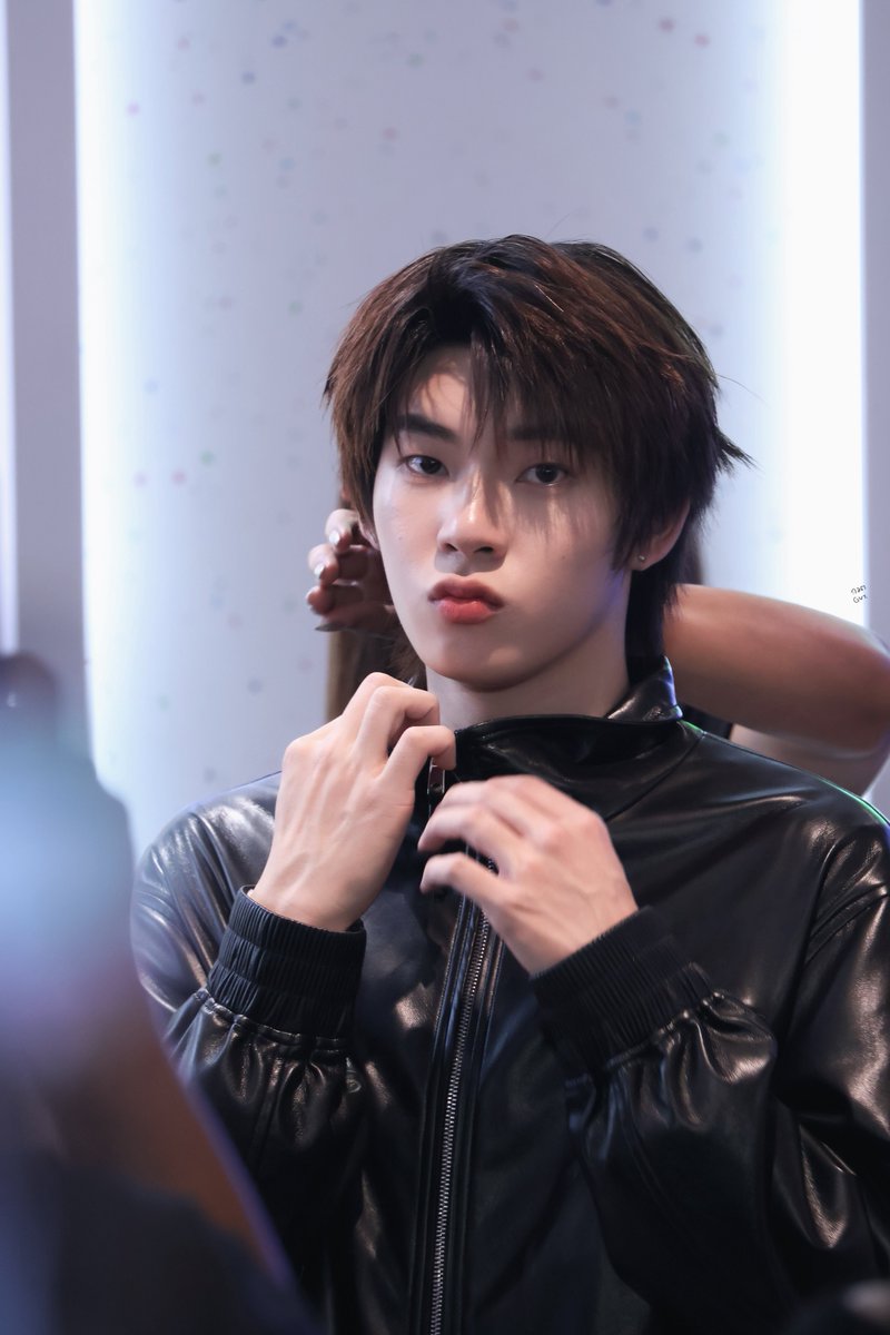 gravitysnap03's tweet photo. โพแม่ถ่าย                                               โพแฟนถ่าย

เกิดอะรัยขึ้น กุจะเดรสสสสสสส 55555555555 https://t.co/HGrqNQs4TD