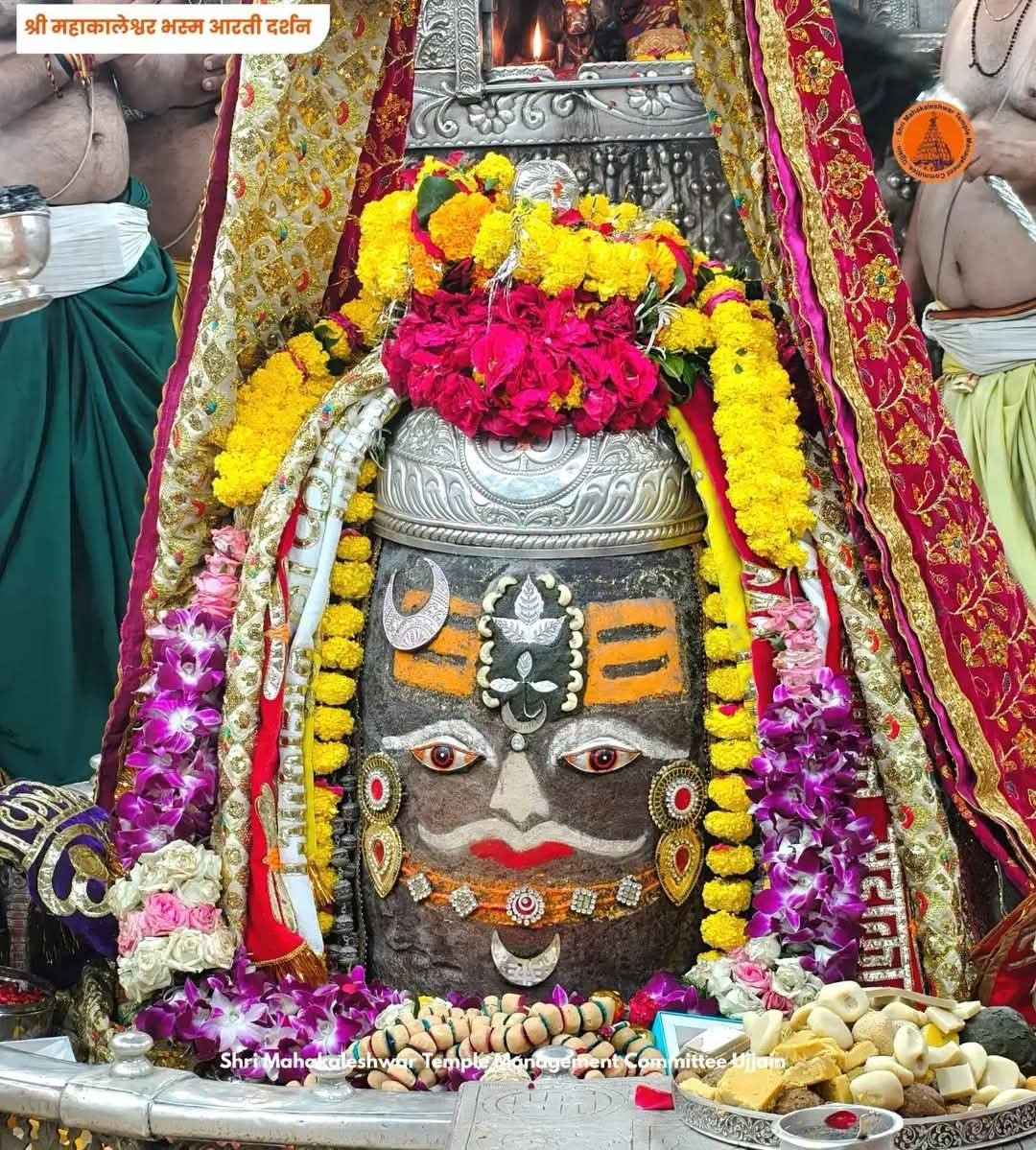 prashantbjp03's tweet photo. 🙏🌹*Jai Shree Mahakal*🌹🙏
*श्री महाकालेश्वर ज्योतिर्लिंग का भस्म आरती शृंगार दर्शन*
*29-09-2026 कण-कण में महादेव* https://t.co/WNb8fftDYb