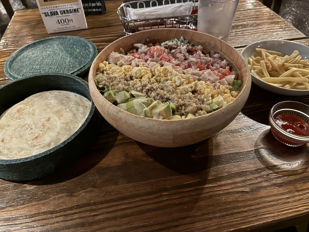 CsRt_963's tweet photo. すごいボリュームのサラダが来た https://t.co/dSdiWGqvhA