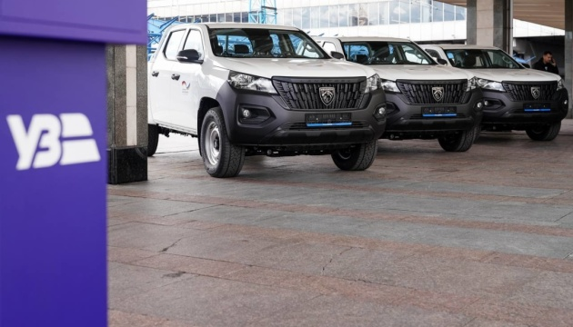 URinya_'s tweet photo. Ukrzaliznytsia has received 10 additional vehicles from Germany to support the rehabilitation of Ukraine’s railway infrastructure.

#Ukraine #Germany #Railways https://t.co/cOHKaUZbfu
