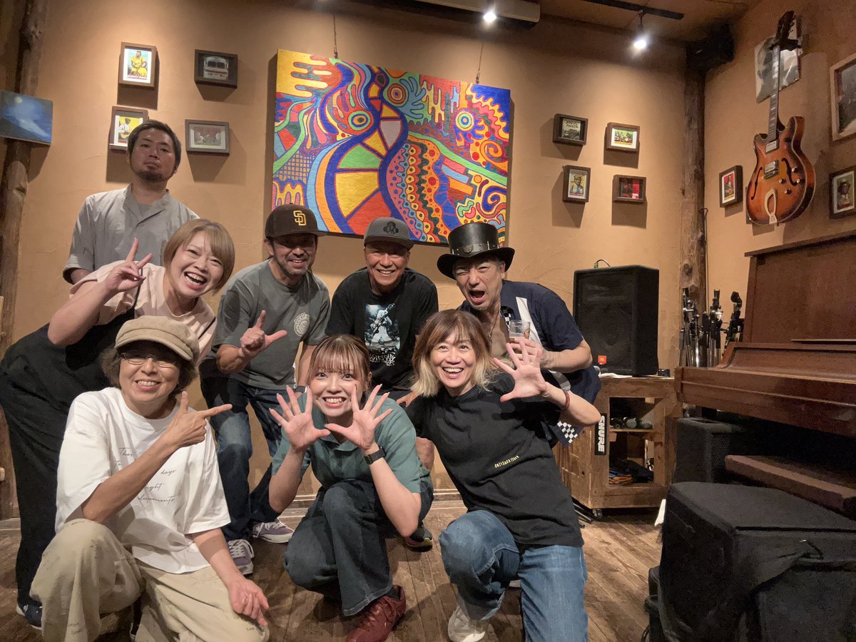 tamura_naomi's tweet photo. アコースティックGIMME FIVE🖐️
vo田村直美gt長井ちえgtMOTO
濃くて〜楽し〜旅でした
たくさんサンキューするはずが　たくさんもらって帰ってきました
お店の皆さま、ちえりん,もっちゃん39
また行こー
9/19.20名古屋LaidBack
21京都AKKUN'S
23香川Nomad 
24大阪music bar S.O.Ra. 
27関内STORMY MONDAY https://t.co/9BCZN1nSPg