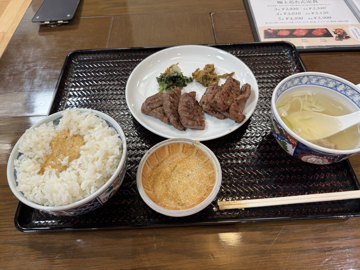 bghmp166ybb2's tweet photo. 仙台の伊達本店で牛タン定食を食べました。
安定の美味さです。
で、極厚芯たん定食がかなりお高くなっていたので諦めました🤣🤣🤣 https://t.co/6Kt47YssZM