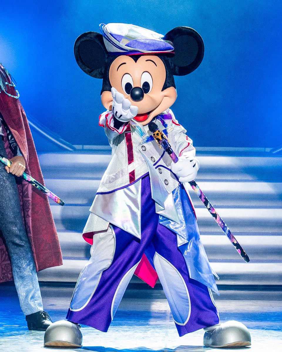 MezzoMikiD's tweet photo. 東京ディズニーランド
「ショーベース」の新ショー
「The D-Groovationz4 Live: Happy! Funky! Groovy! Tour」
新コスチュームのミッキー☆ https://t.co/IEWkLCUC0Q