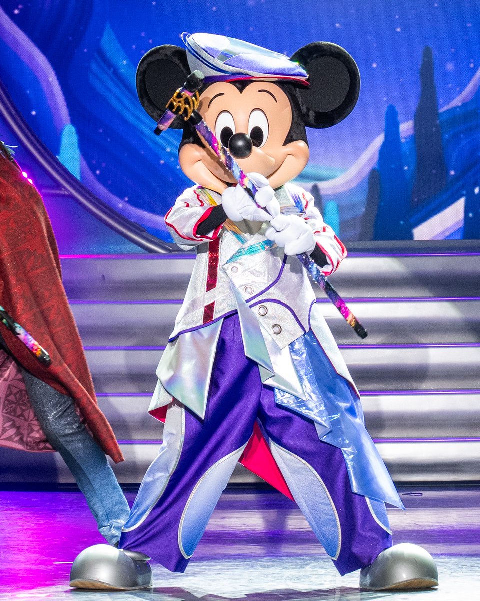 MezzoMikiD's tweet photo. 東京ディズニーランド
「ショーベース」の新ショー
「The D-Groovationz4 Live: Happy! Funky! Groovy! Tour」
新コスチュームのミッキー☆ https://t.co/IEWkLCUC0Q