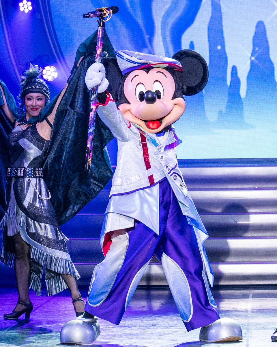 MezzoMikiD's tweet photo. 東京ディズニーランド
「ショーベース」の新ショー
「The D-Groovationz4 Live: Happy! Funky! Groovy! Tour」
新コスチュームのミッキー☆ https://t.co/IEWkLCUC0Q