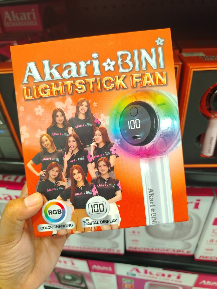 Mariyaaah33's tweet photo. Naghanap lang naman ako ng ilaw sa isang hardware sa SM, tapos nadaanan ko to.
Ang cute pala niya 😅.
Gaganda rin ng BINI sa cover. 😍 https://t.co/JFgWnyjMtX