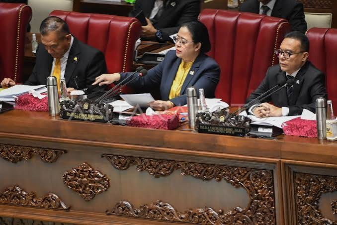 LambeSahamjja's tweet photo. BREAKING NEWS
DPR SAHKAN APBN 2027 SENILAI 4.106,26 TRILIUN
TERTINGGI SEPANJANG SEJARAH INDONESIA https://t.co/Hg9KlyNxj1